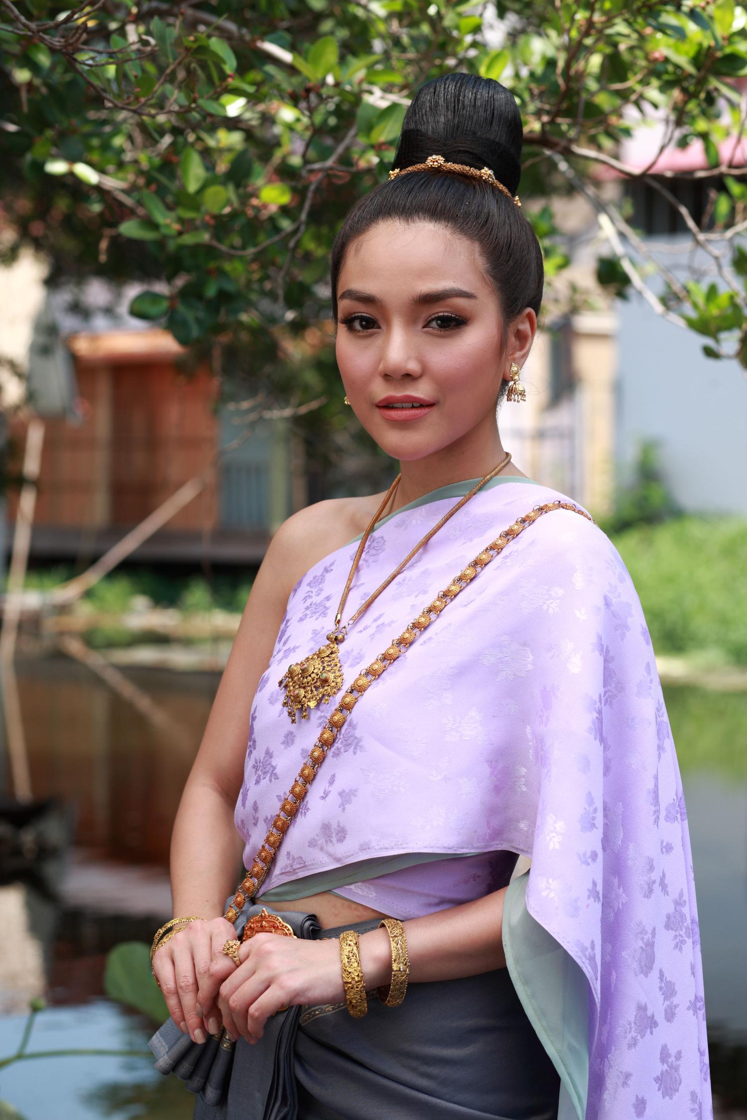 บุพเพสันนิวาส - ทองเนื้อเก้า