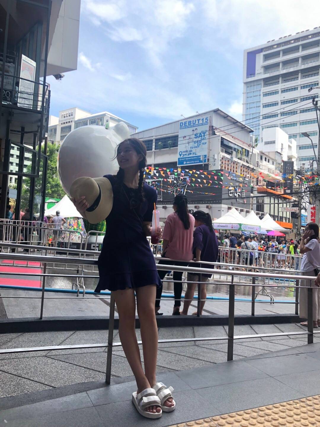 จ้าวลู่ซือ เล่นสงกรานต์ที่ไทย