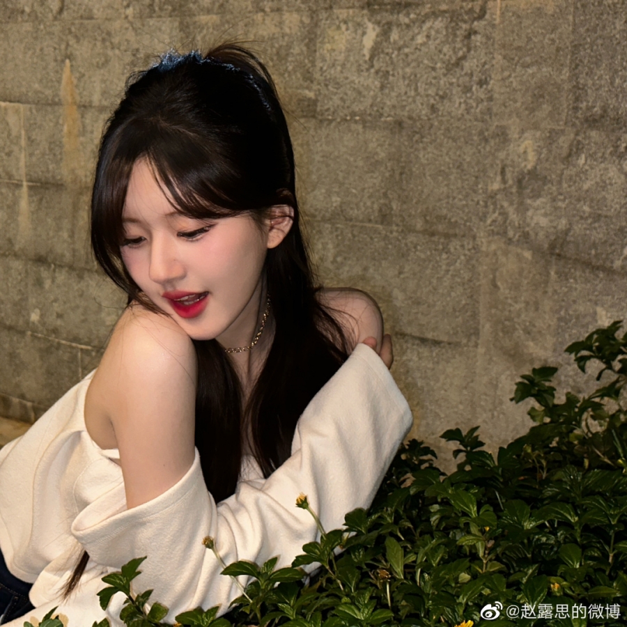 จ้าวลู่ซือ เล่นสงกรานต์ที่ไทย