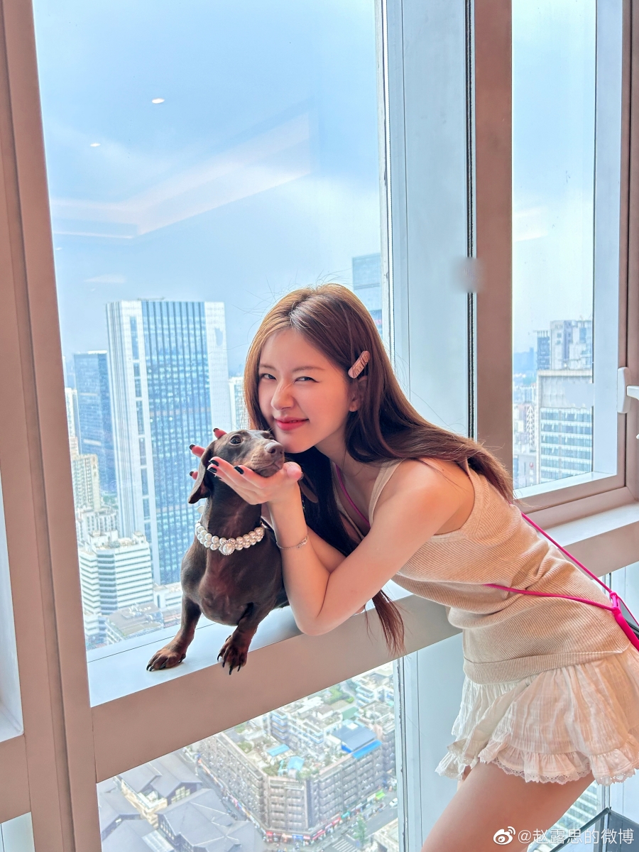 จ้าวลู่ซือ เล่นสงกรานต์ที่ไทย