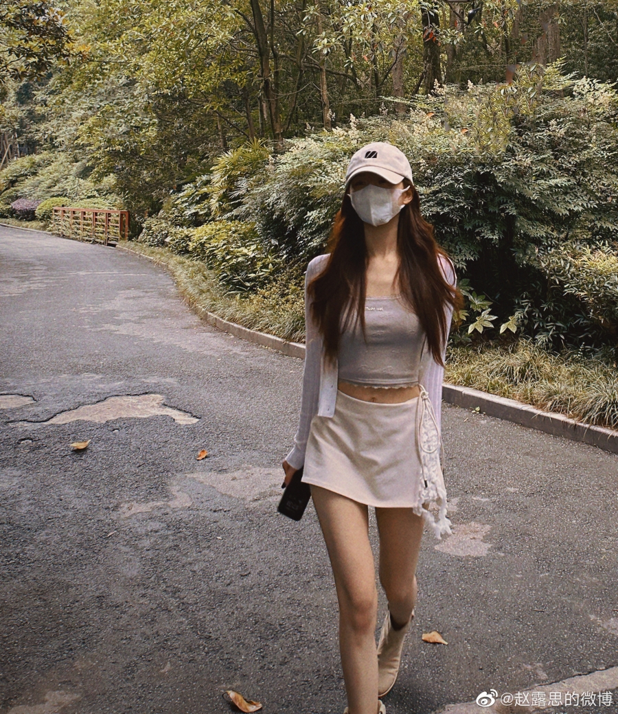 จ้าวลู่ซือ เล่นสงกรานต์ที่ไทย