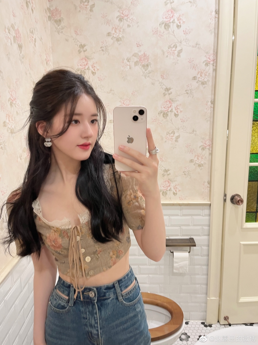 จ้าวลู่ซือ เล่นสงกรานต์ที่ไทย