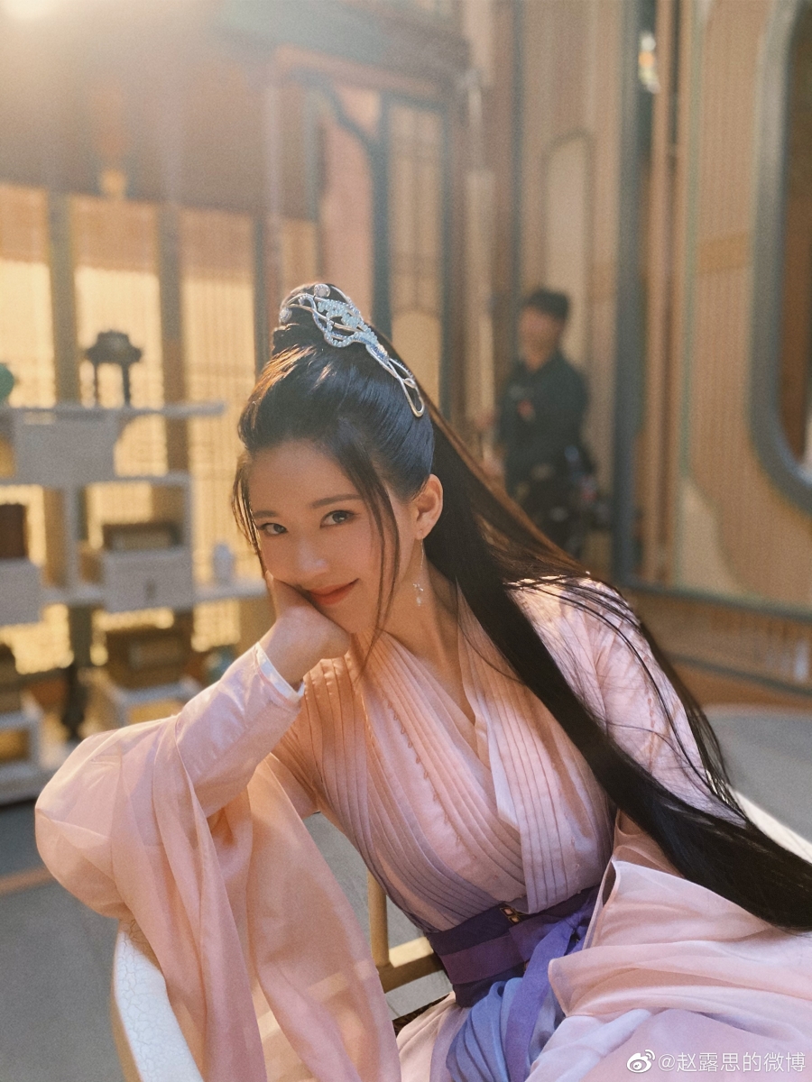 จ้าวลู่ซือ เล่นสงกรานต์ที่ไทย