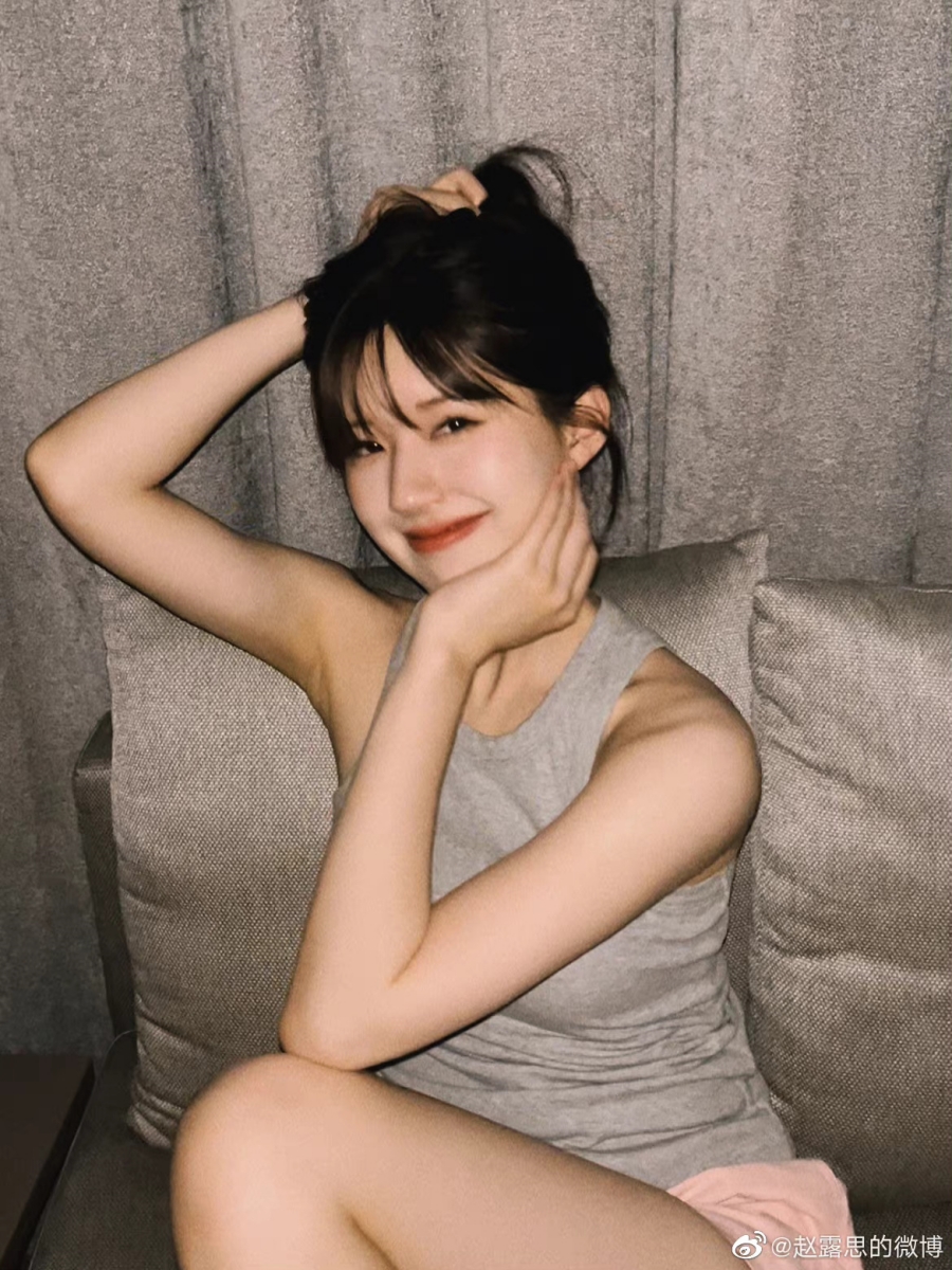 จ้าวลู่ซือ เล่นสงกรานต์ที่ไทย