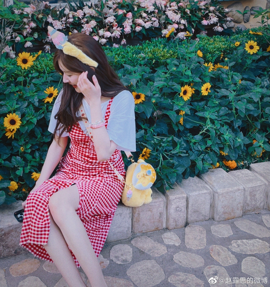 จ้าวลู่ซือ เล่นสงกรานต์ที่ไทย