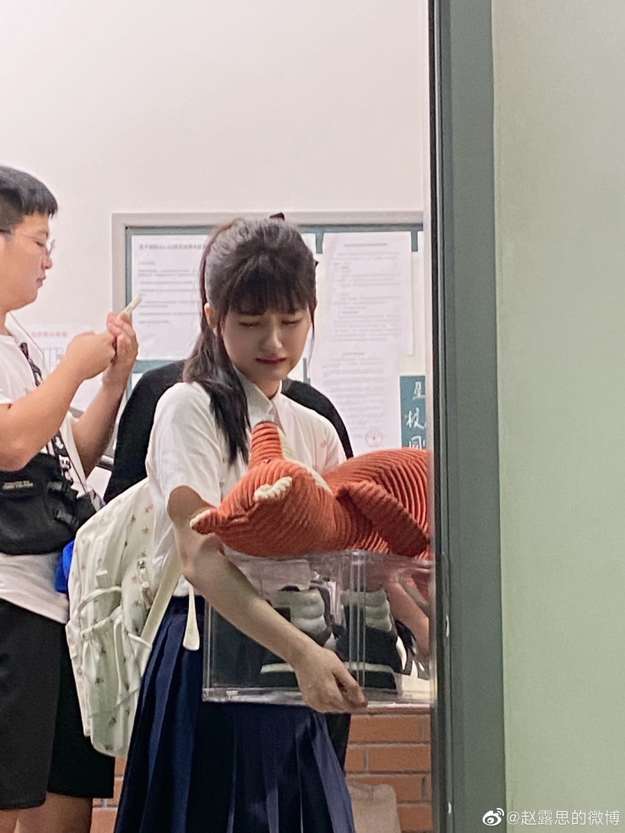 จ้าวลู่ซือ เล่นสงกรานต์ที่ไทย