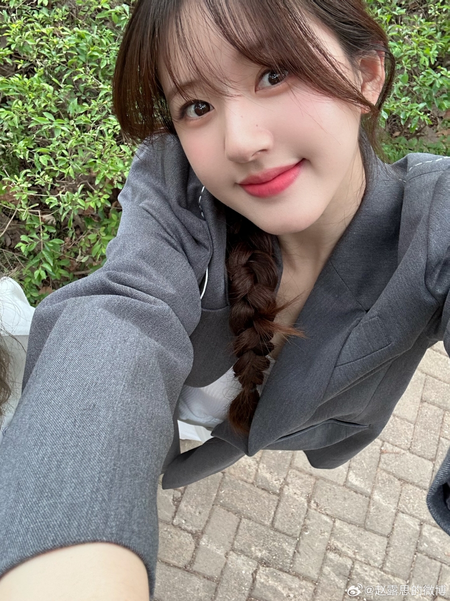 จ้าวลู่ซือ เล่นสงกรานต์ที่ไทย