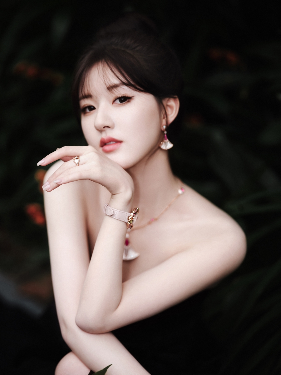 จ้าวลู่ซือ เล่นสงกรานต์ที่ไทย