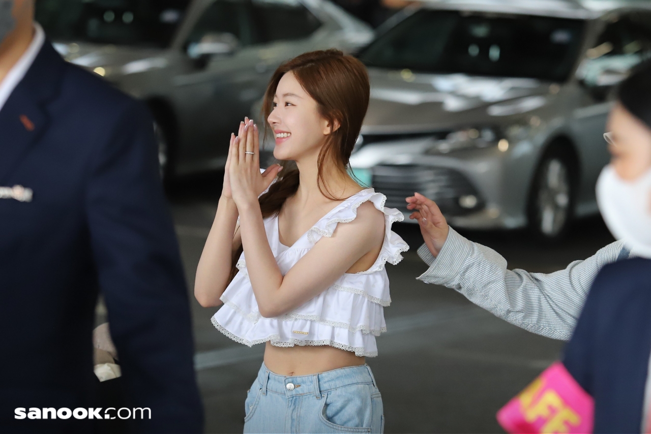 จ้าวลู่ซือ มาไทย