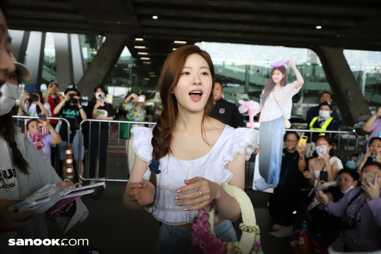 จ้าวลู่ซือ มาไทย