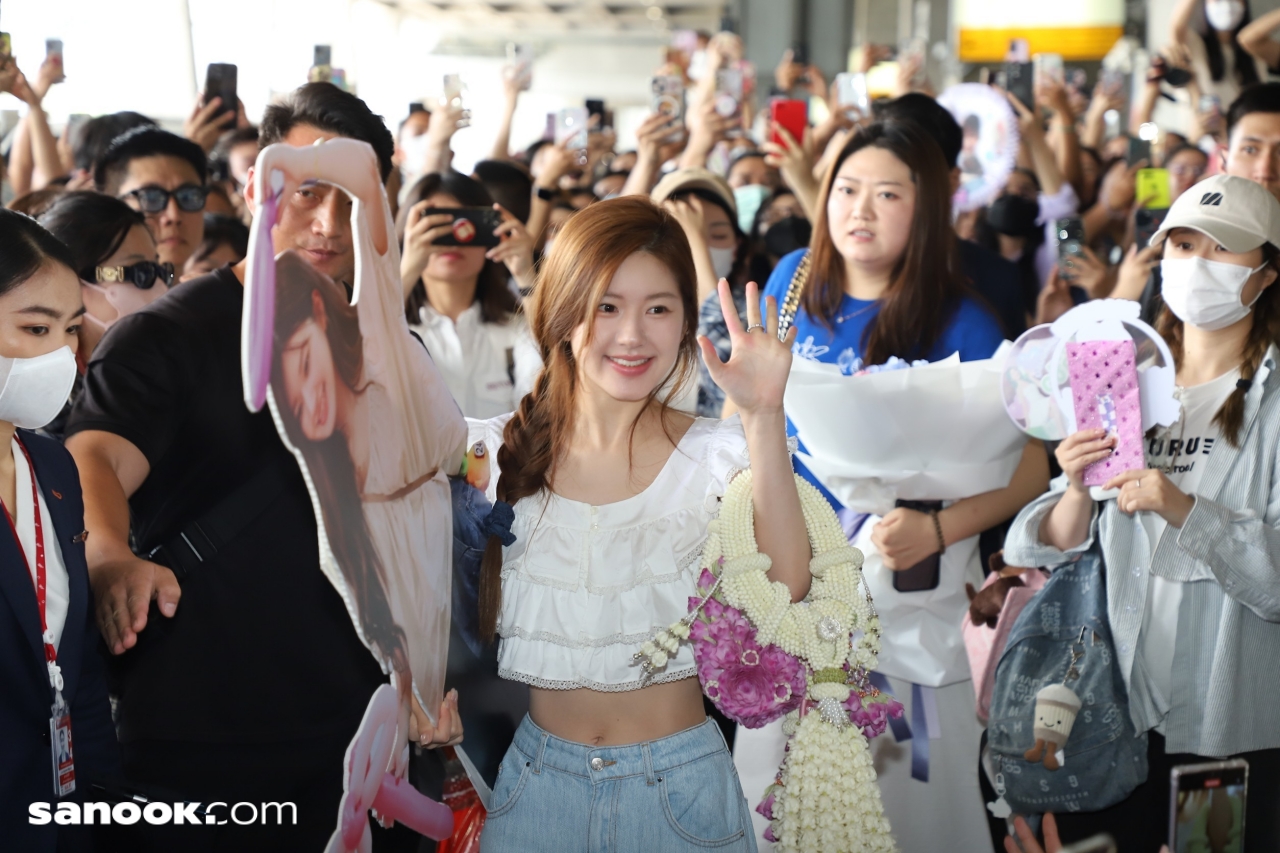 จ้าวลู่ซือ มาไทย