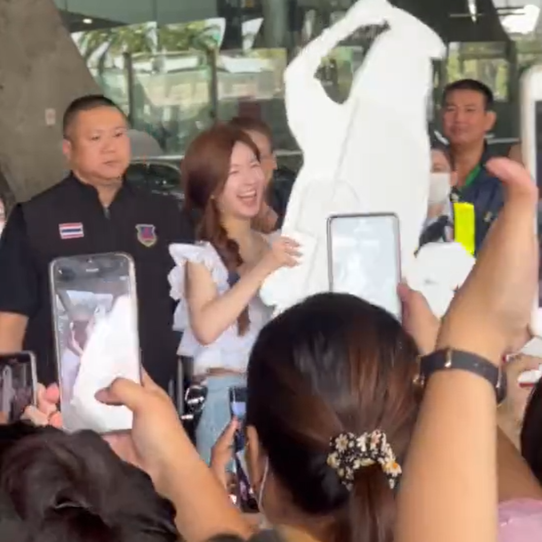 จ้าวลู่ซือ มาไทย