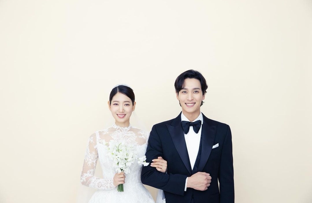 7 คู่รักคนดังเกาหลีที่แต่งงานกันแล้ว แถมมีโซ่ทองคล้องใจด้วย!