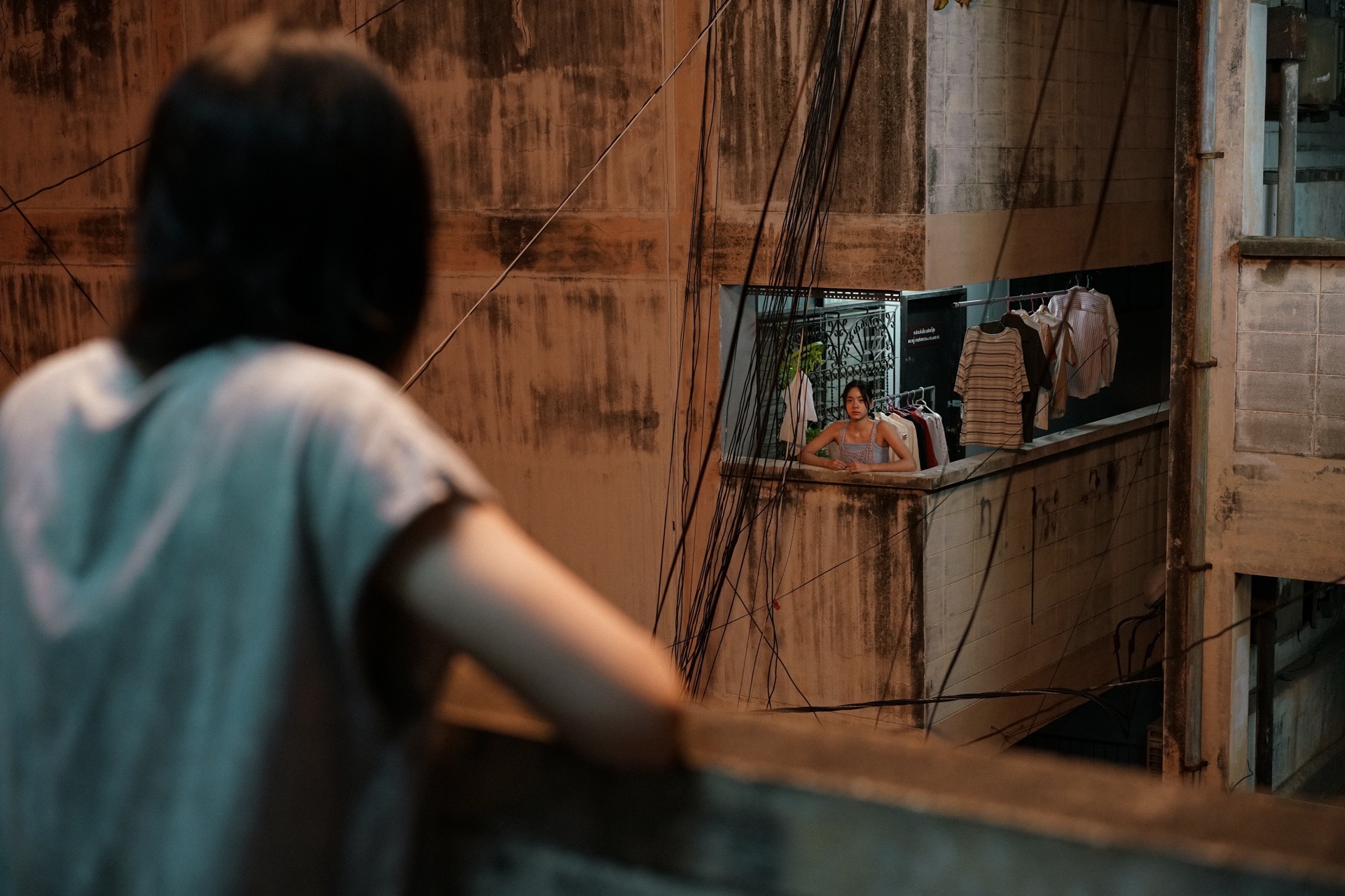 แฟลตเกิร์ล ชั้นห่างระหว่าง เ ร า