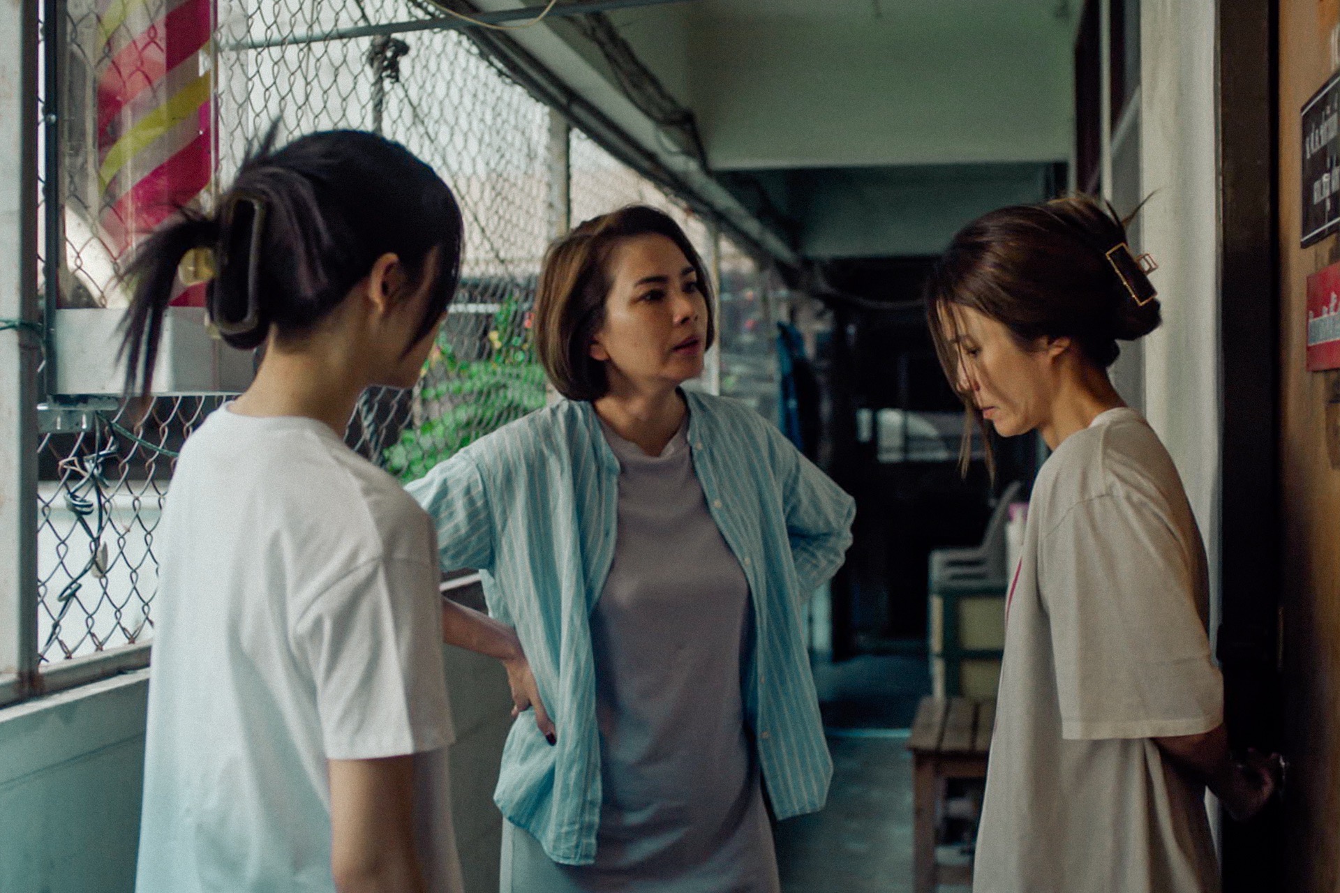 แฟลตเกิร์ล ชั้นห่างระหว่าง เ ร า