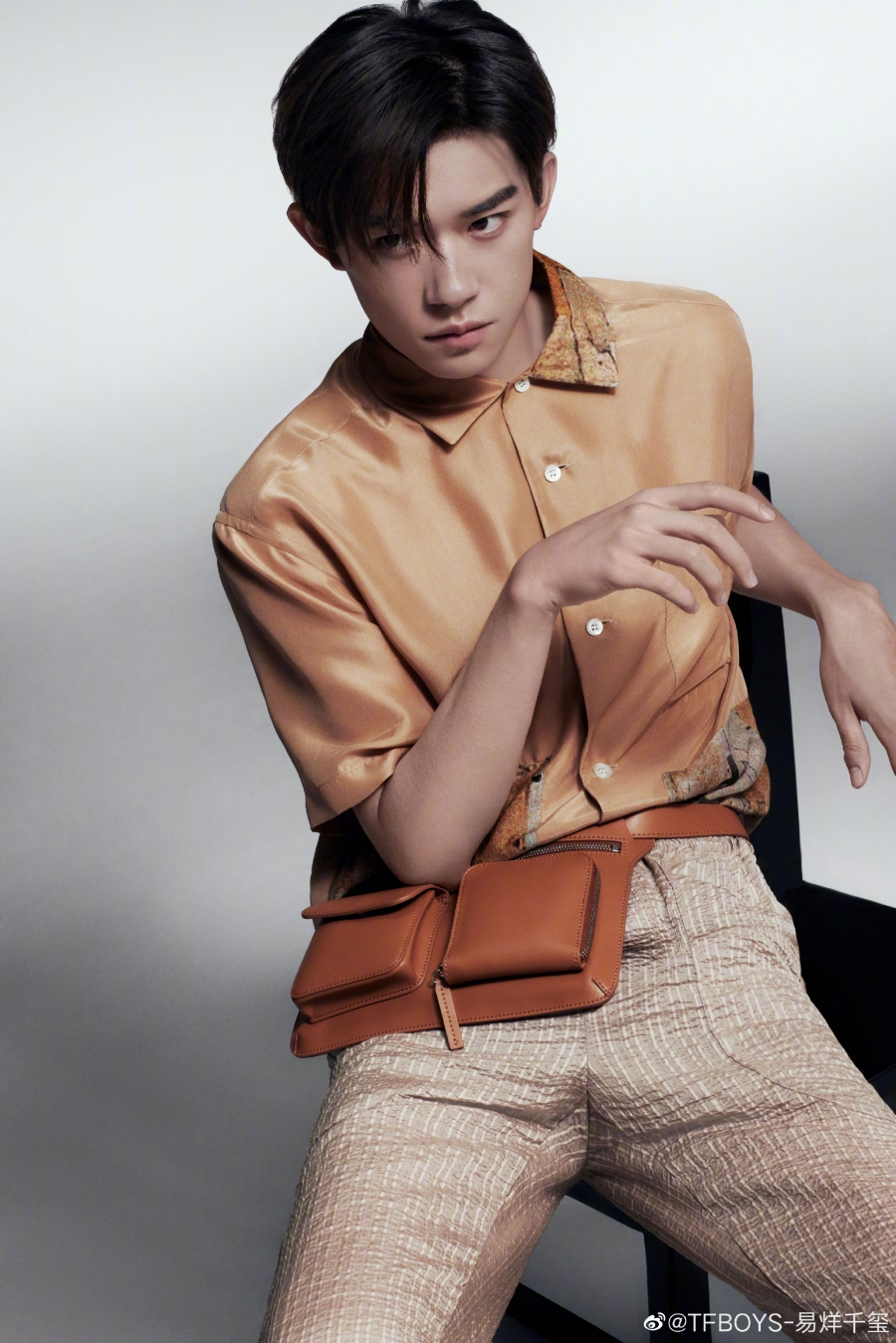 จาก TFBOYS สู่เจ้าพ่อหนังจีน! เปิดประวัติ 