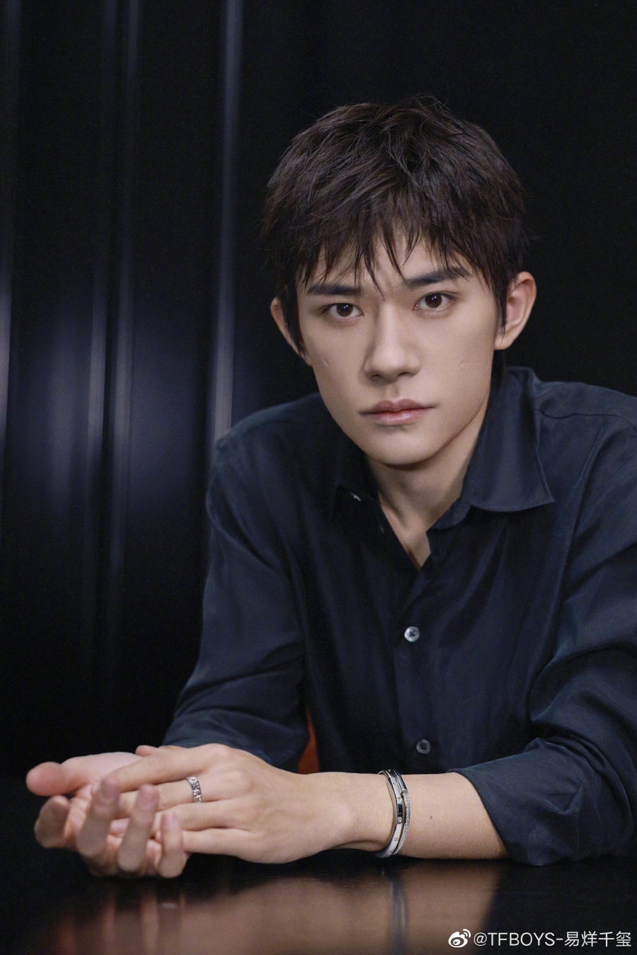 จาก TFBOYS สู่เจ้าพ่อหนังจีน! เปิดประวัติ 