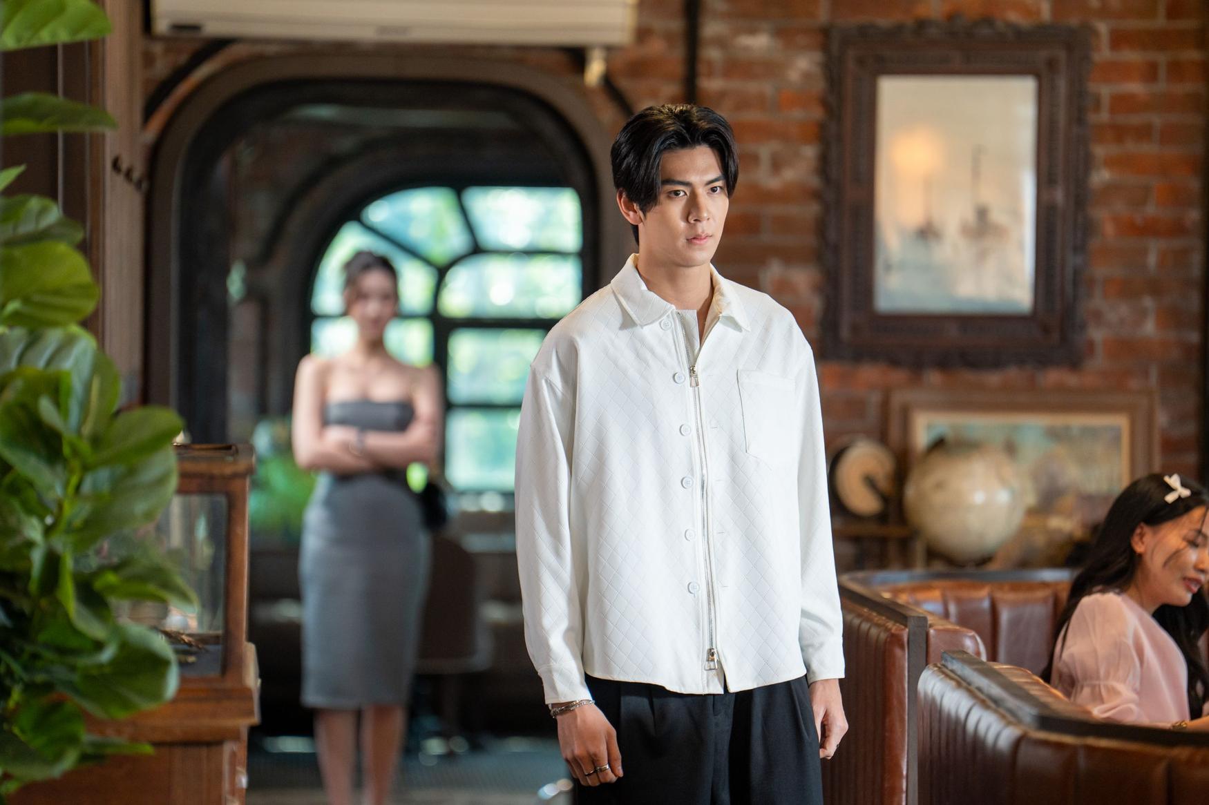 เมื่อตะวันลับฟ้าก็จะเป็นเวลาของดวงดาว 