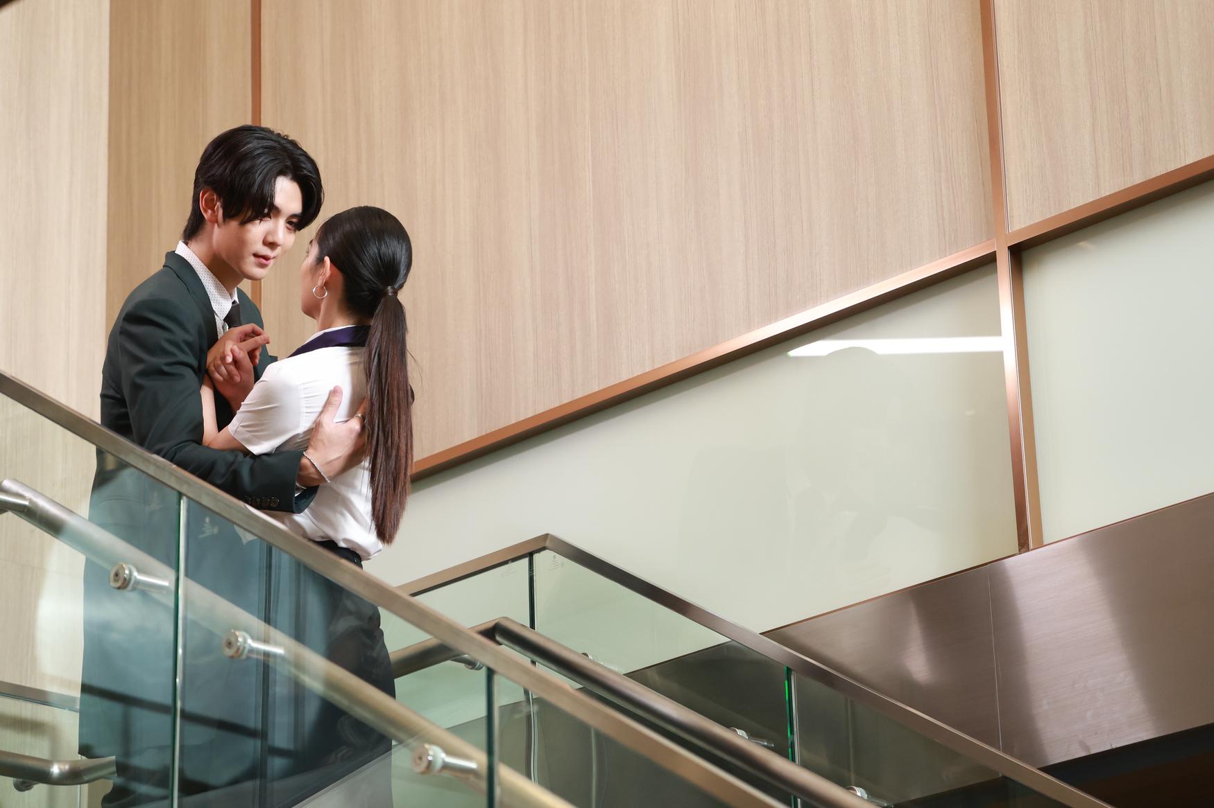 เมื่อตะวันลับฟ้าก็จะเป็นเวลาของดวงดาว 