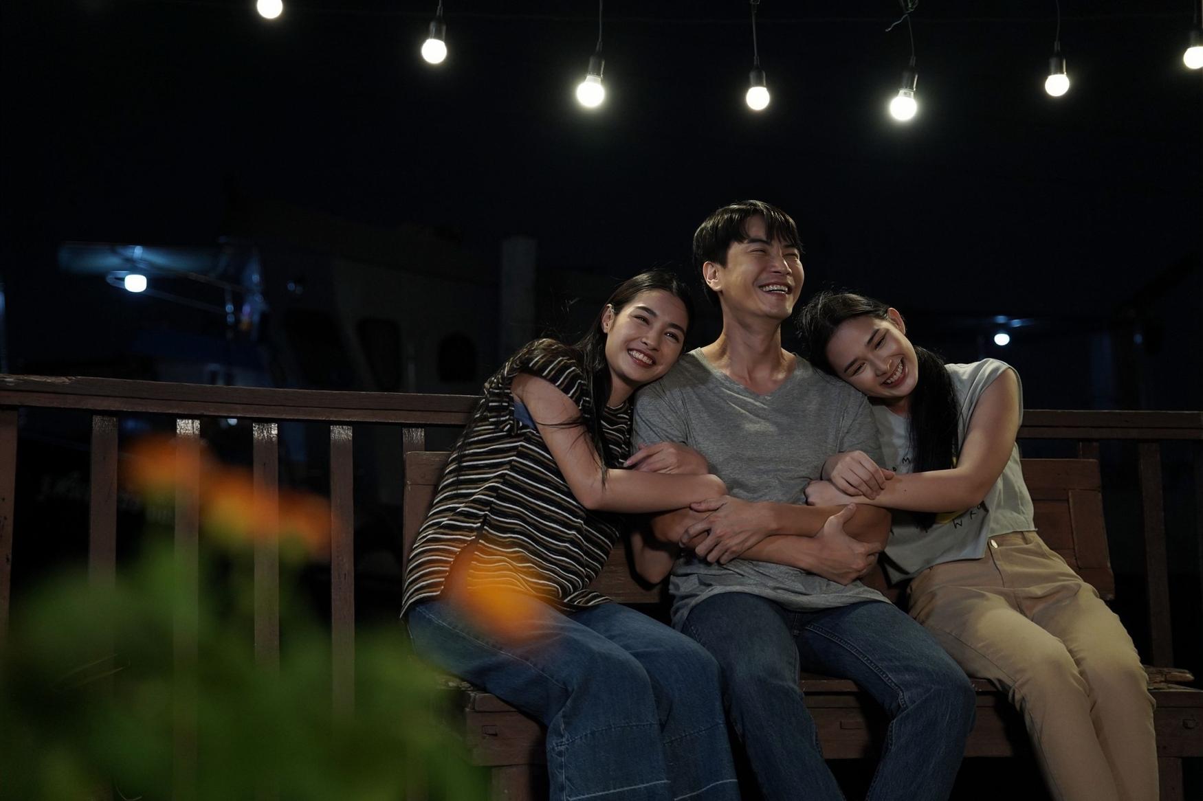 เมื่อตะวันลับฟ้าก็จะเป็นเวลาของดวงดาว 