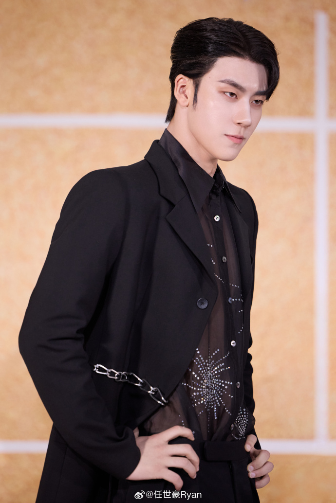 เหรินซื่อหาว  Ren Shi Hao