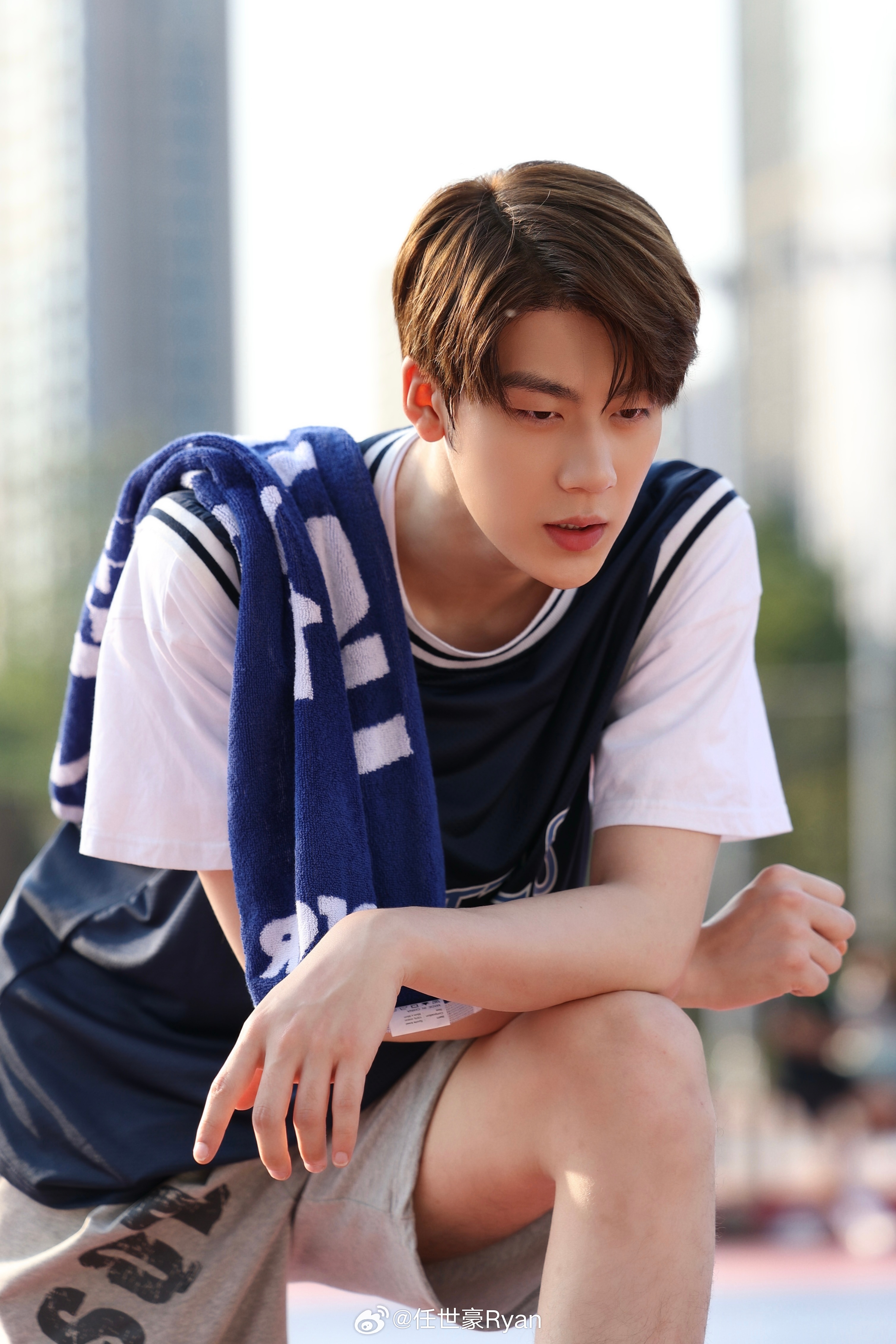 เหรินซื่อหาว  Ren Shi Hao