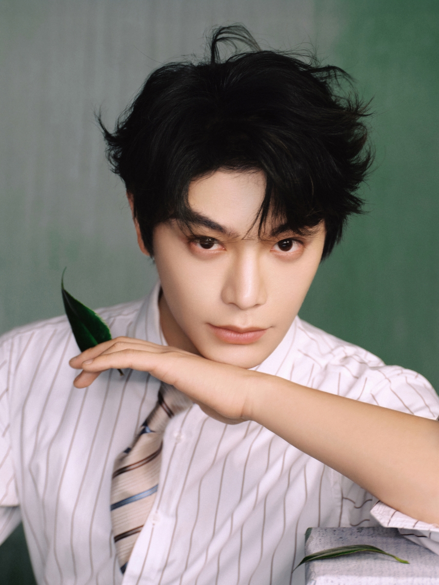 นักแสดงจีนที่ไม่ได้ใช้ชื่อจริงในวงการ