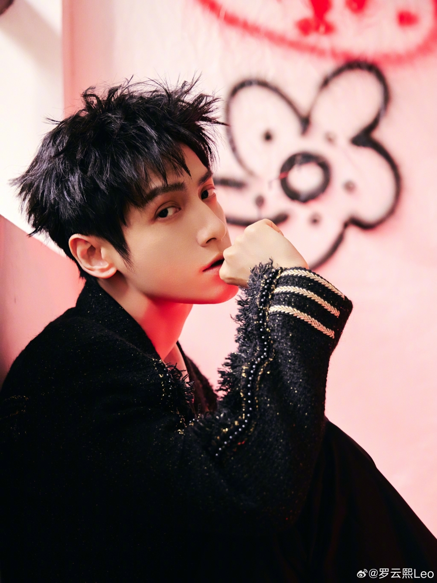 นักแสดงจีนที่ไม่ได้ใช้ชื่อจริงในวงการ