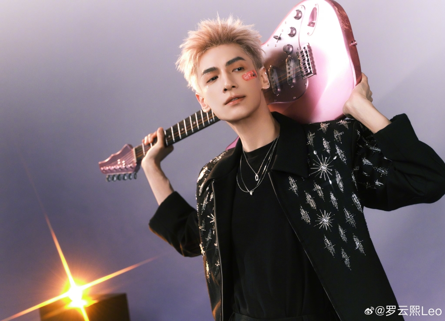 นักแสดงจีนที่ไม่ได้ใช้ชื่อจริงในวงการ