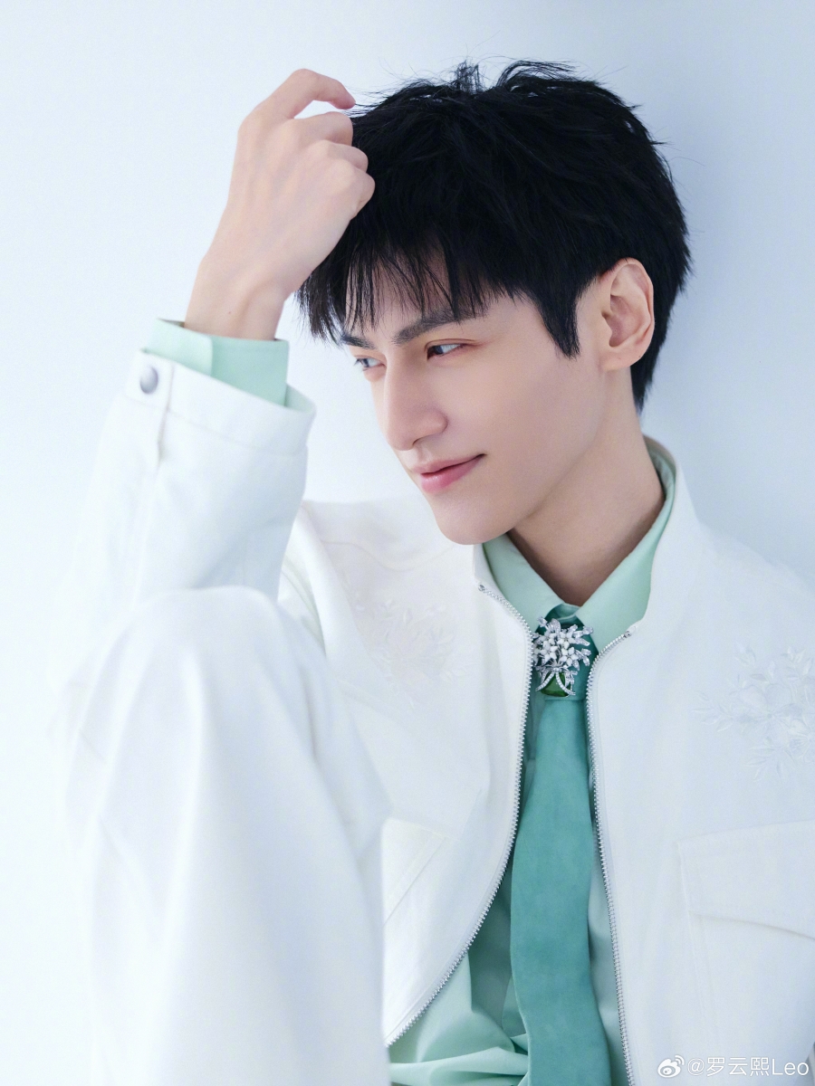 นักแสดงจีนที่ไม่ได้ใช้ชื่อจริงในวงการ