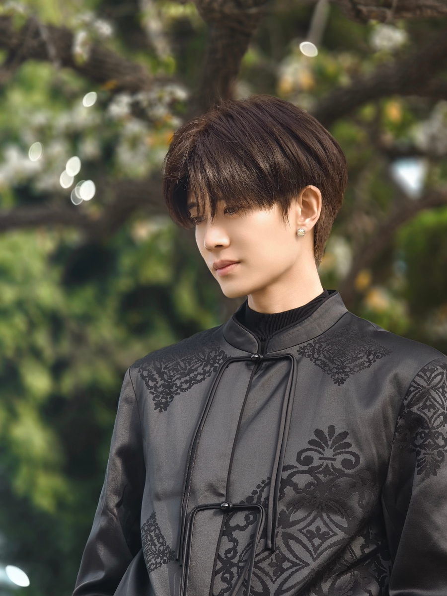 นักแสดงจีนที่ไม่ได้ใช้ชื่อจริงในวงการ