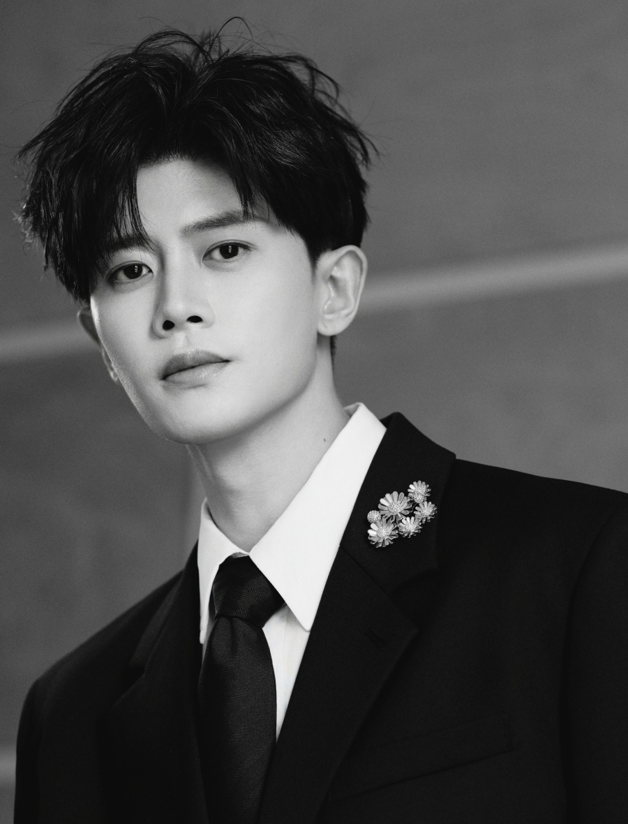 นักแสดงจีนที่ไม่ได้ใช้ชื่อจริงในวงการ