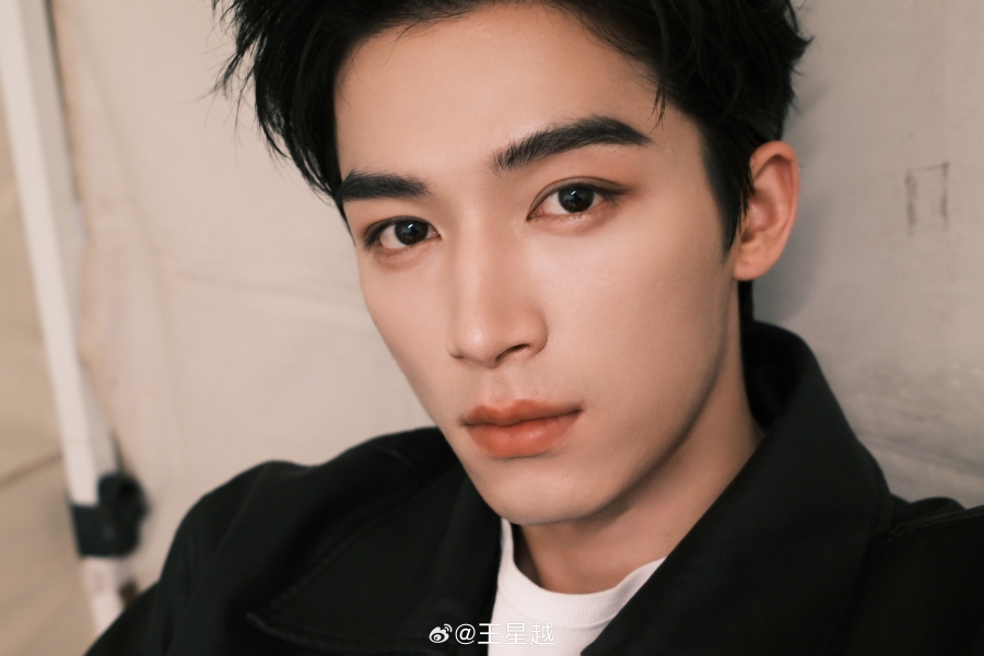 นักแสดงจีนที่ไม่ได้ใช้ชื่อจริงในวงการ