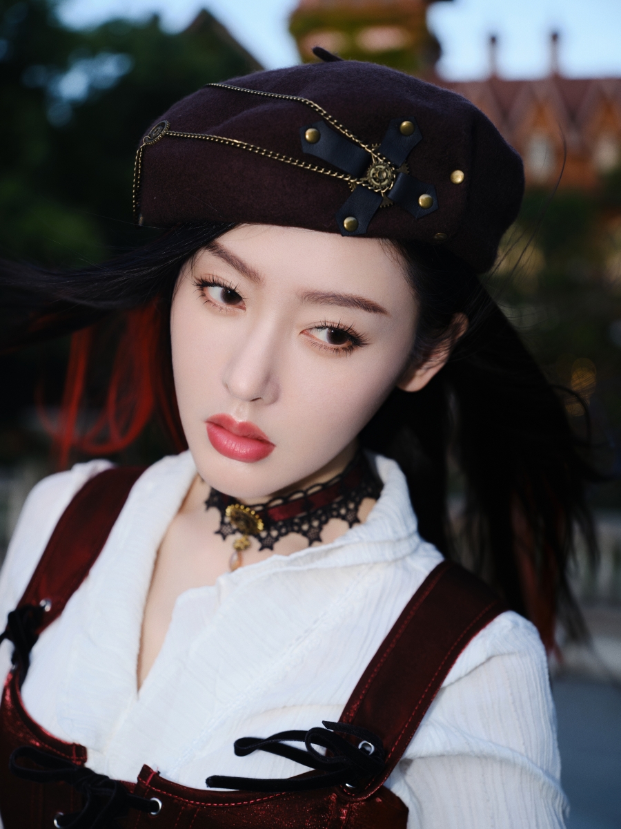 นักแสดงจีนที่ไม่ได้ใช้ชื่อจริงในวงการ