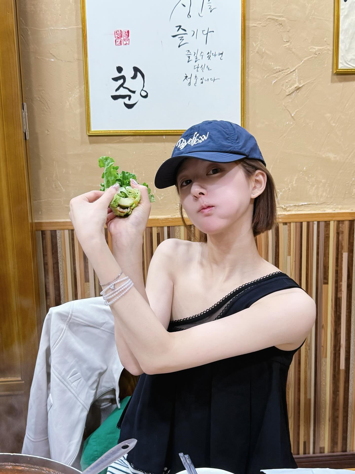 จ้าวลู่ซือ ตัดผมสั้น