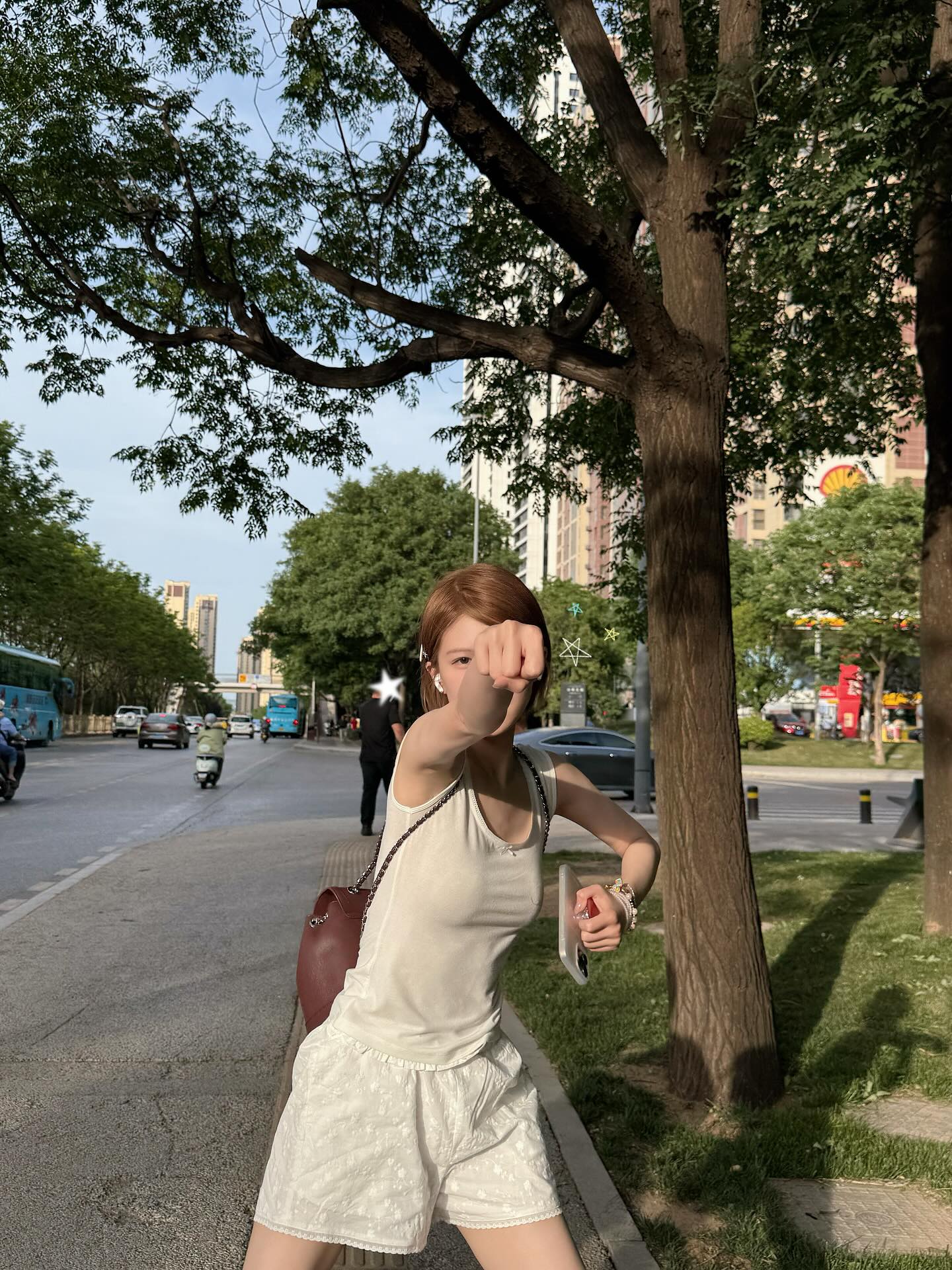 จ้าวลู่ซือ ตัดผมสั้น