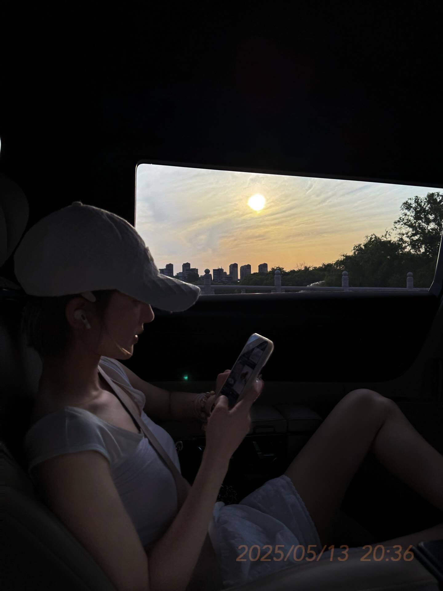 จ้าวลู่ซือ ตัดผมสั้น