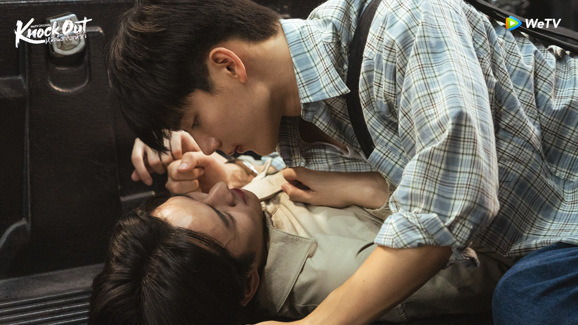 เรื่องย่อ  KNOCK OUT หมัดน็อกล็อกหัวใจ EP.1  