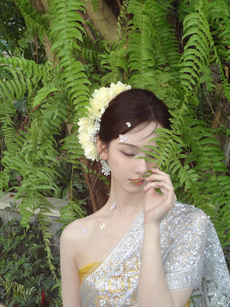 เฉินตูหลิง ใส่ชุดไทย