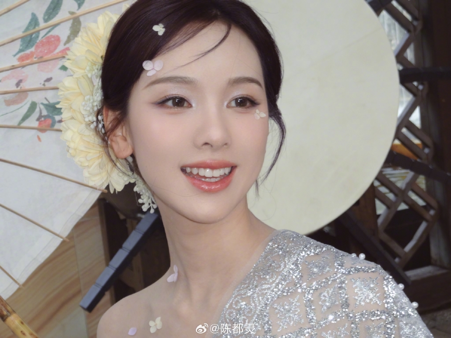 เฉินตูหลิง ใส่ชุดไทย