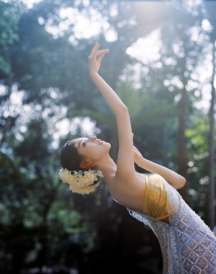 เฉินตูหลิง ใส่ชุดไทย