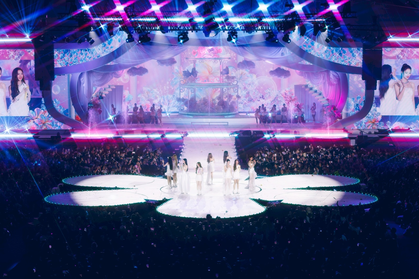 BLUSH BLOSSOM FAN FEST