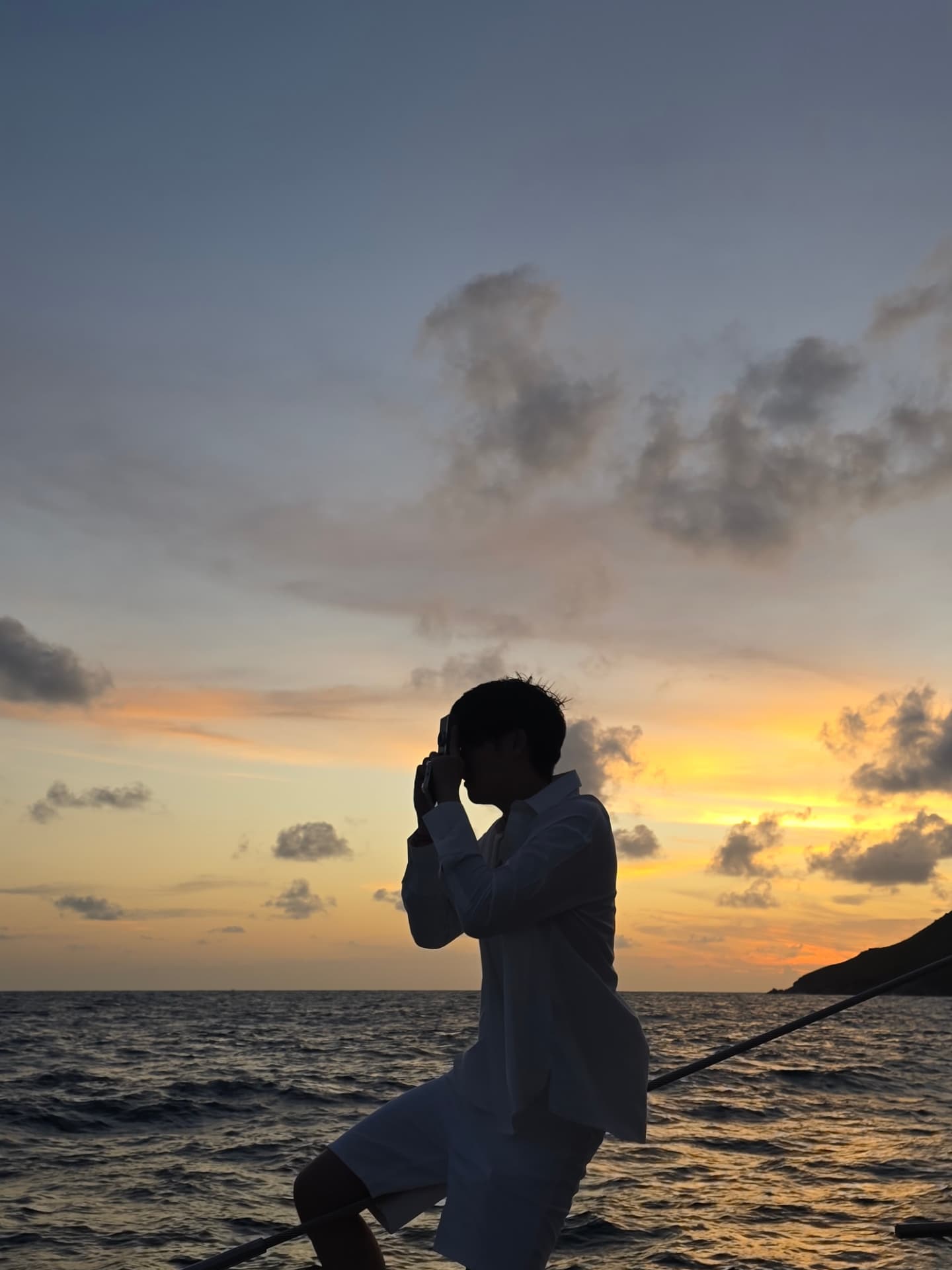 สกาย-นานิ แชะภาพคู่ท่ามกลางแสงทะเลยามเย็น