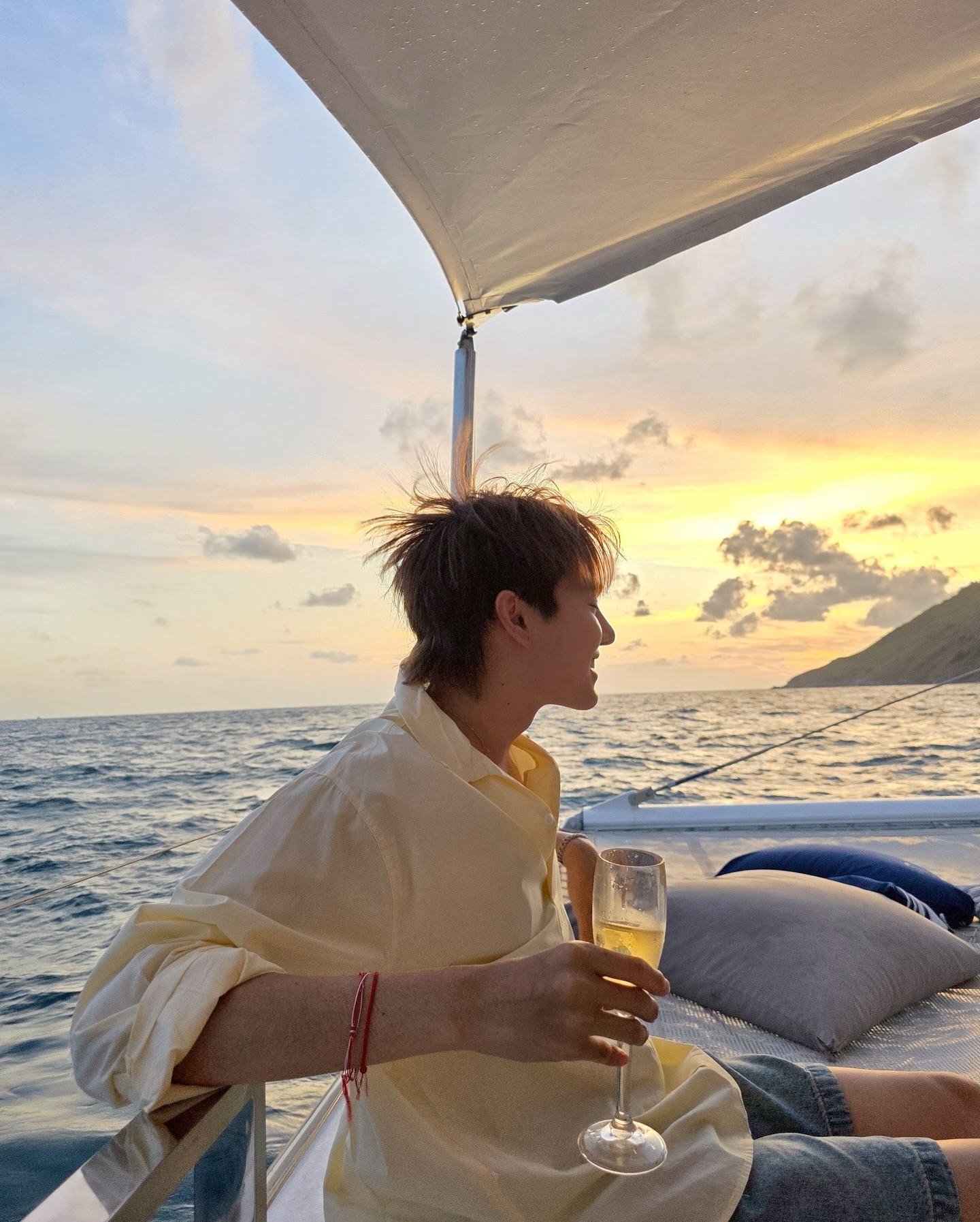 สกาย-นานิ แชะภาพคู่ท่ามกลางแสงทะเลยามเย็น