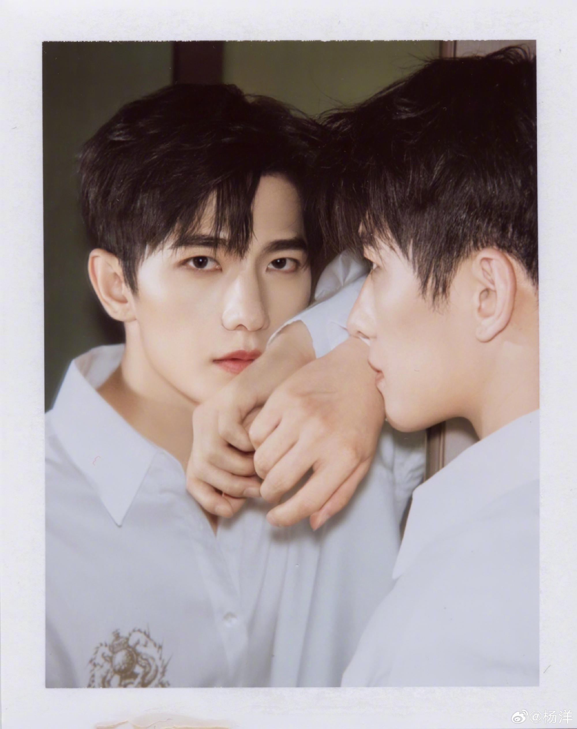 หยางหยาง อวดลุคหล่อในเทรนด์ฟิล์มฉีก