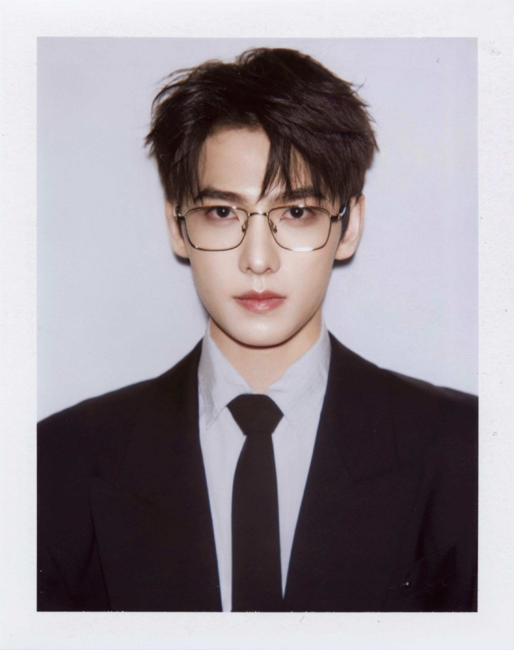 หยางหยาง อวดลุคหล่อในเทรนด์ฟิล์มฉีก