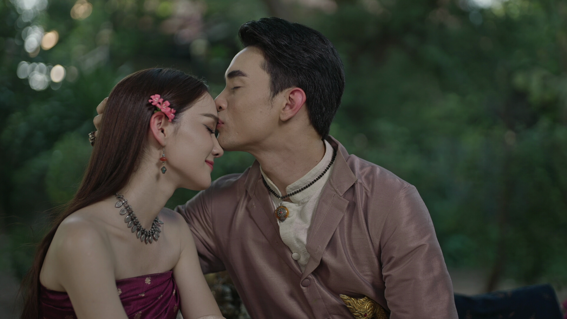 เรื่องย่อ ผาแดงนางไอ่ Echoes of the Lost City