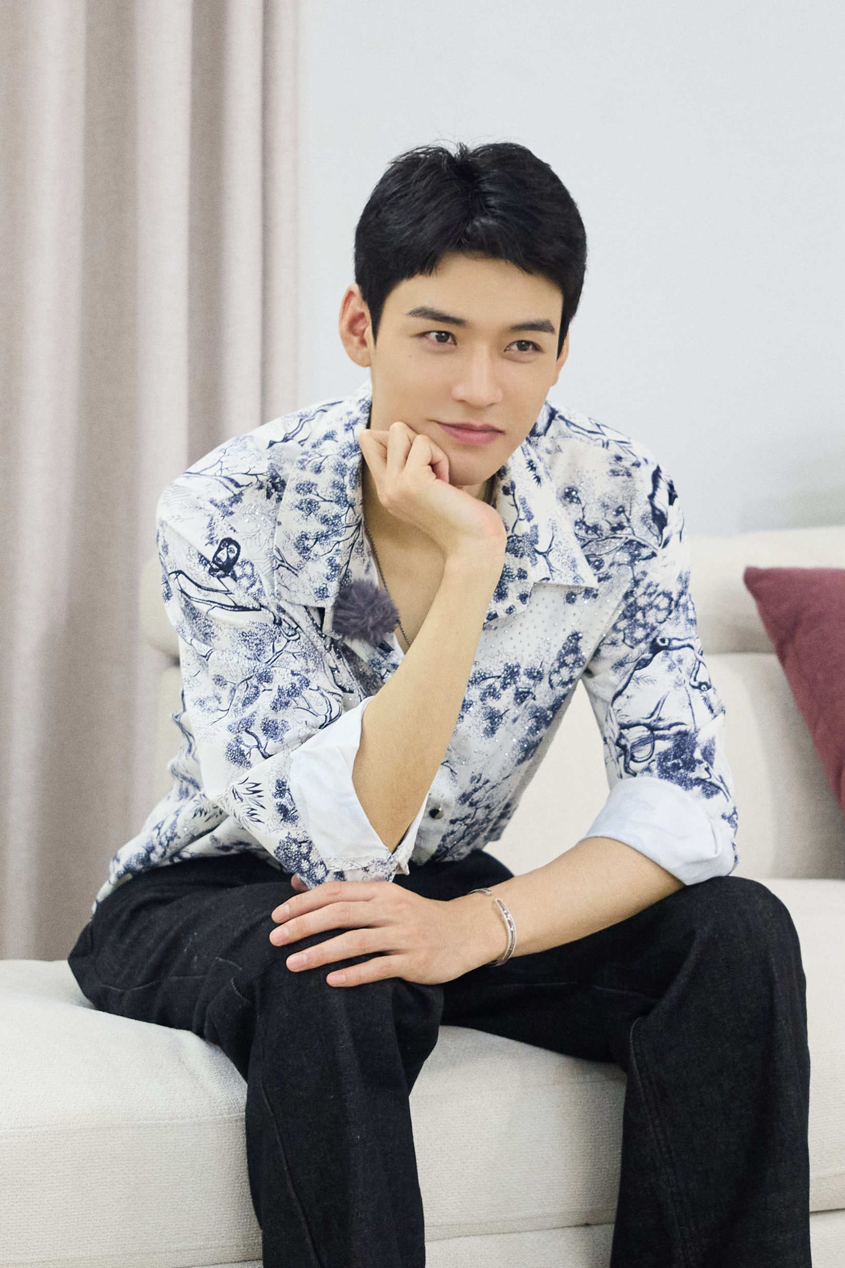 4 พระเอกซีรีส์จีน ยิ้มทีเสียลุคเจ้าชาย!