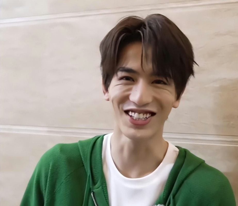 4 พระเอกซีรีส์จีน ยิ้มทีเสียลุคเจ้าชาย!