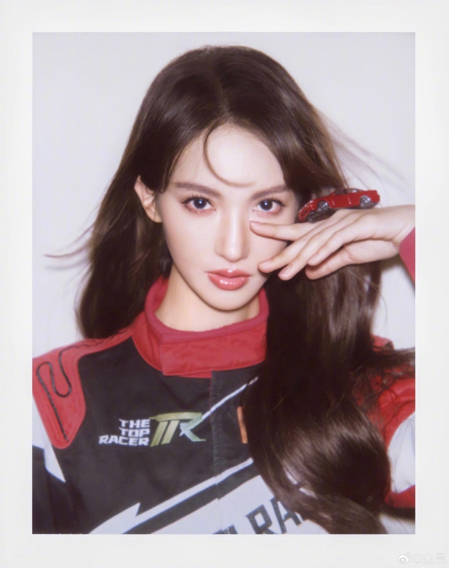 จินเฉิน โชว์หน้าสดบนพรมแดง